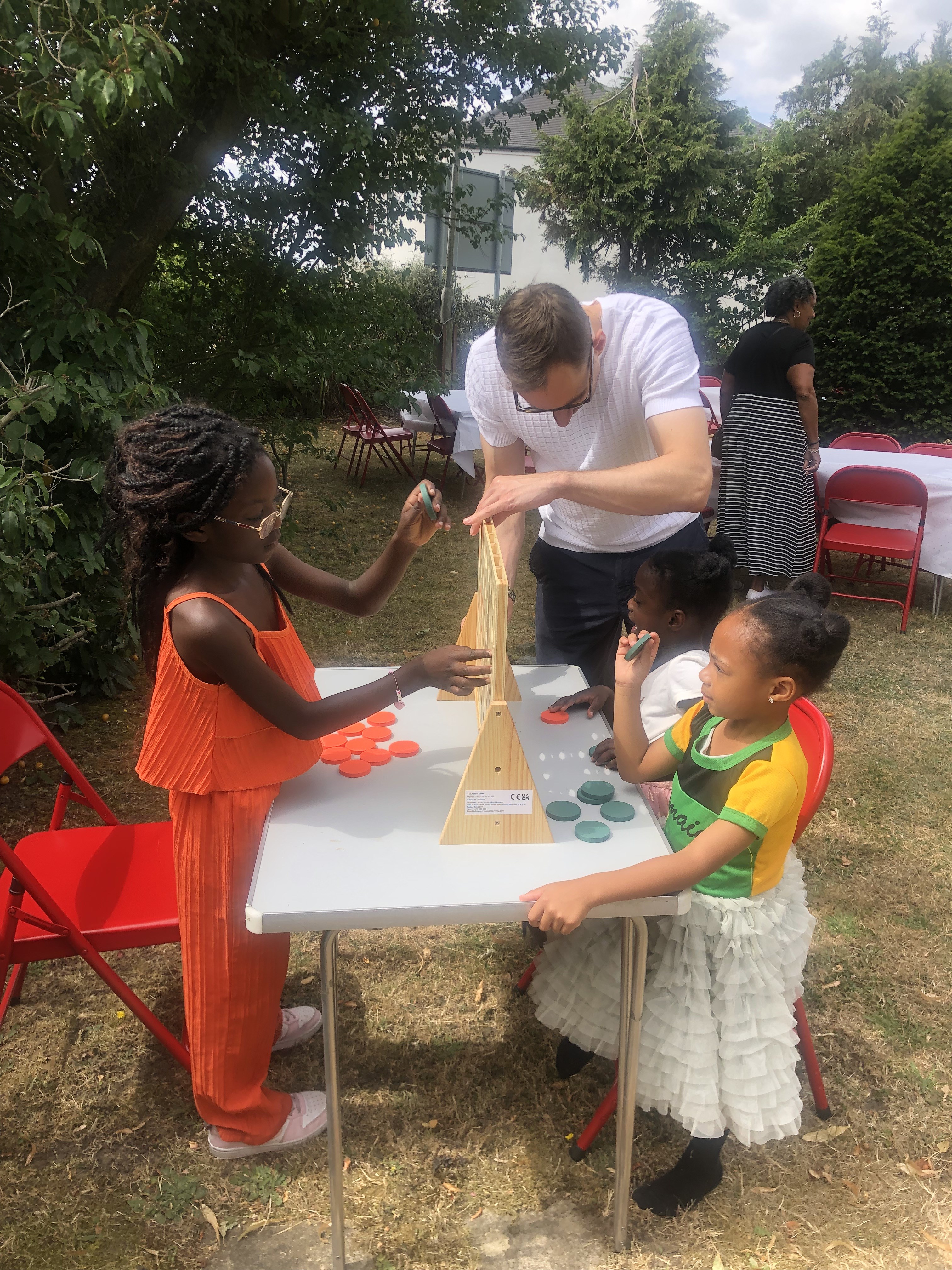BBQ children playing Connect 4