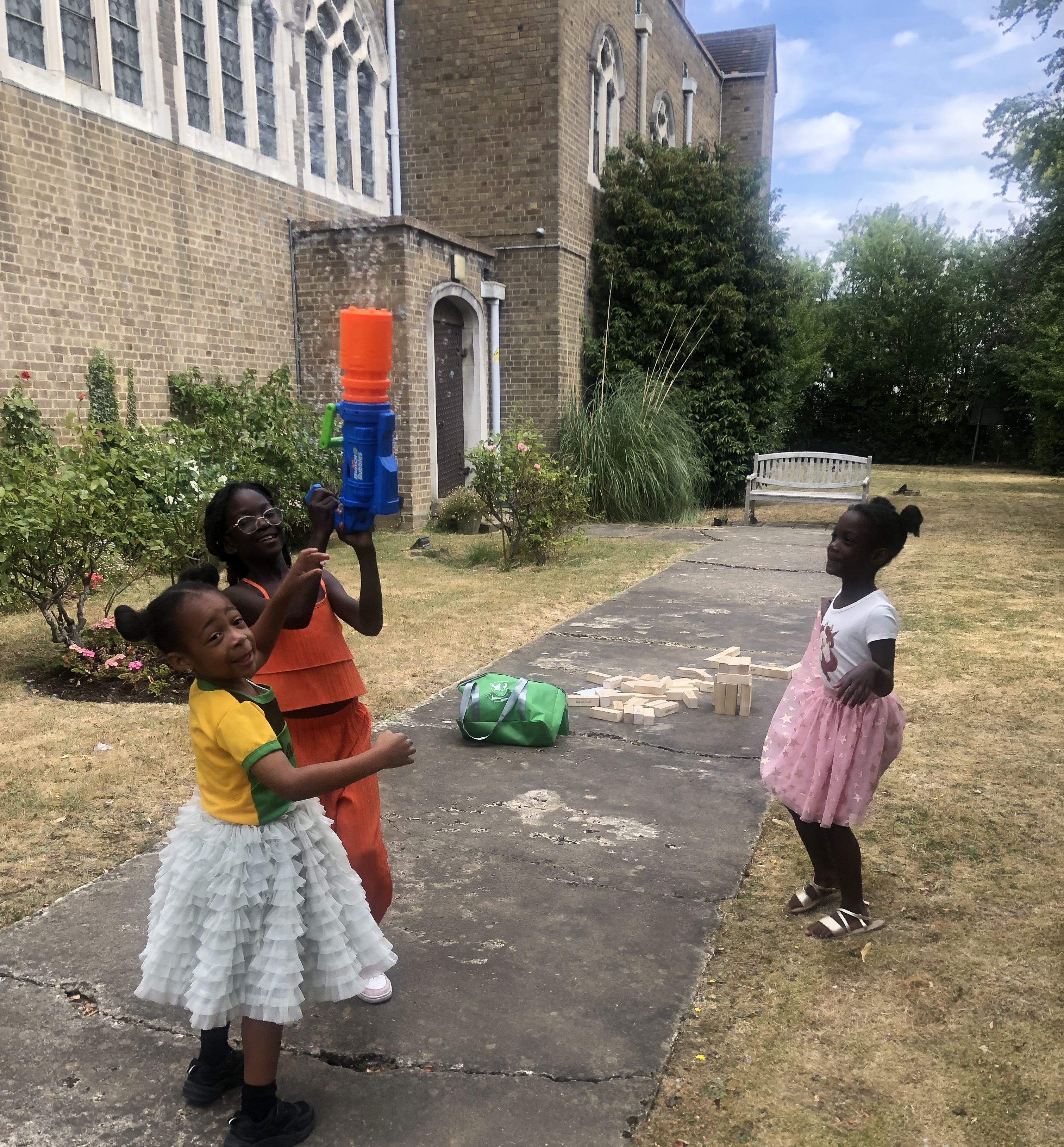 BBQ Girls and bubble gun 2